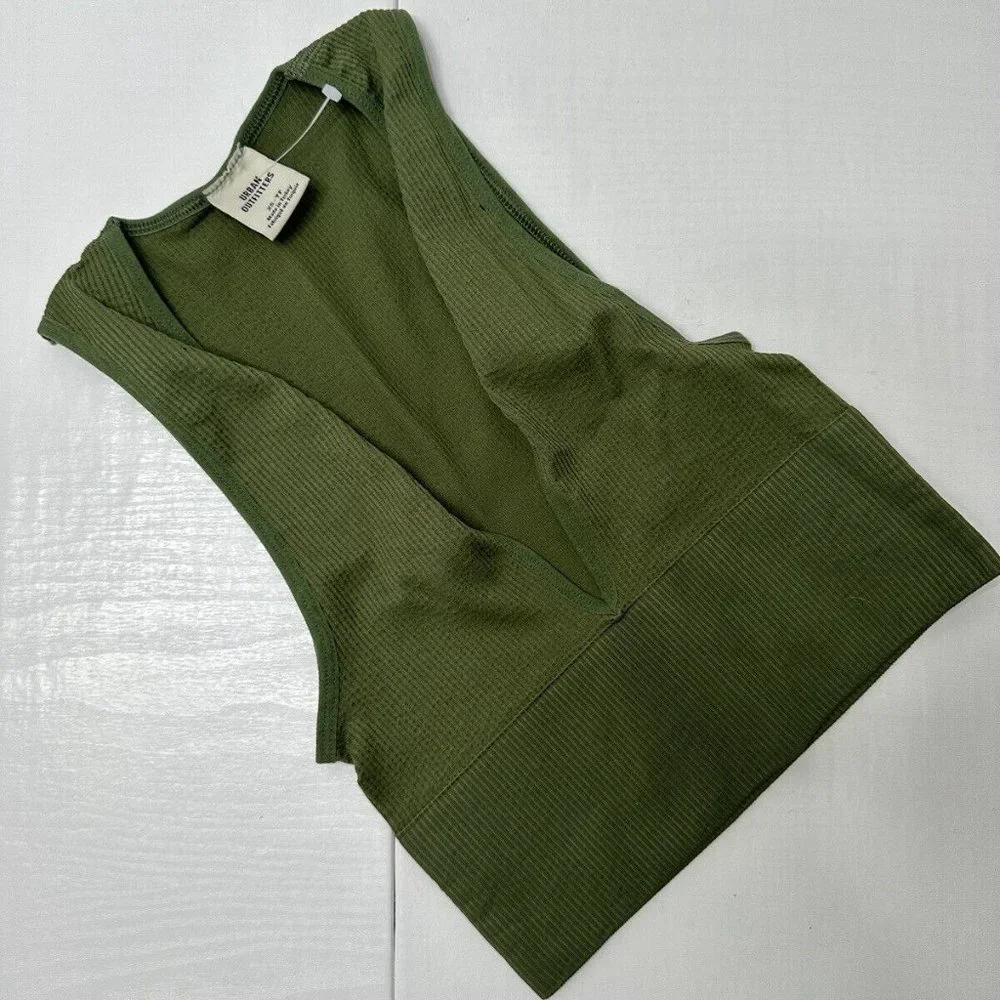 Urban Outfitters Ribbed Vest Size XS Green Cropped Sleeveless Basics - Picture 2 of 8